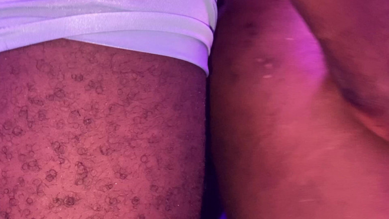 Xxx69bang: Gagica negresă are parte de o pulă neagră uriașă