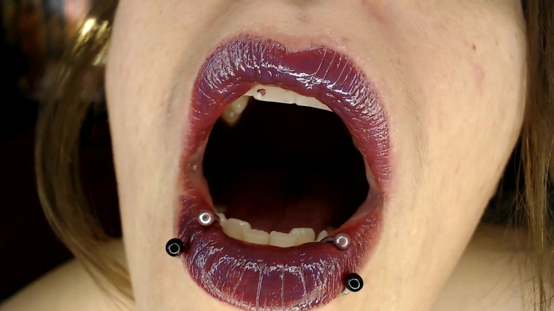 Abby Anna: Noche de labios morados regordetes luz