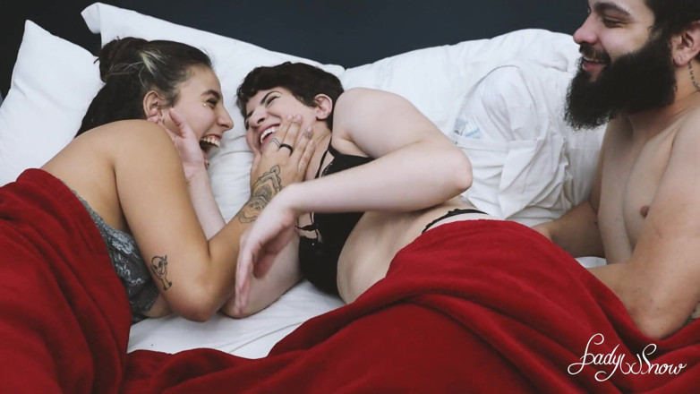 Lady Snow Brasil: Fucking the Ass of Two Little Whores in Threesome