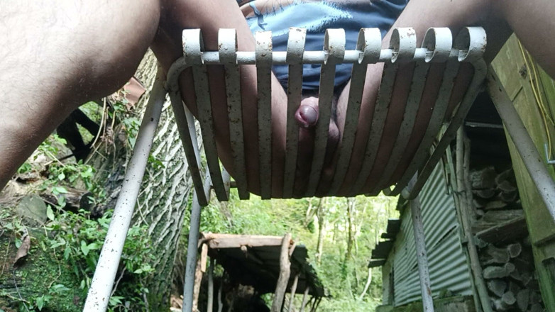 Kinky Guy: Outdoor Pee, Someone Can Enjoy It