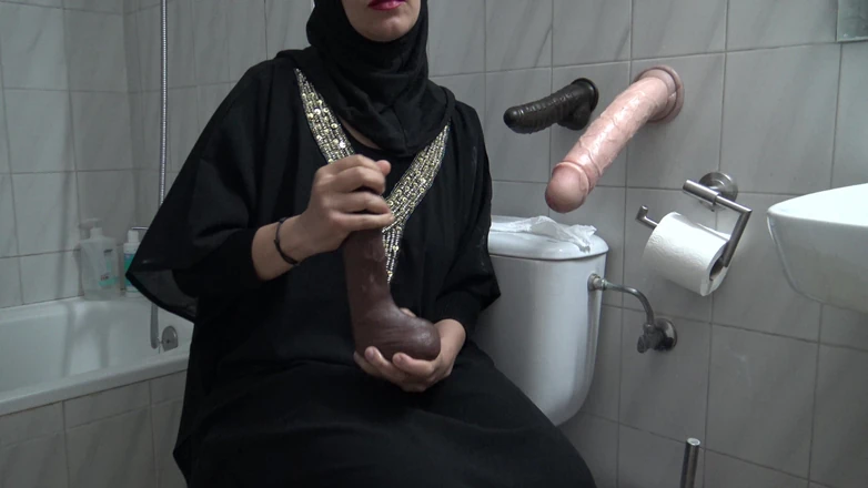 Souzan Halabi: My Hot Wife Masturbates in Front of a Public Toilet