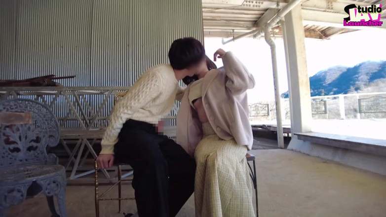 Studio JAV Launcher: Cualquier beso de una belleza de labios suaves convierte todo...