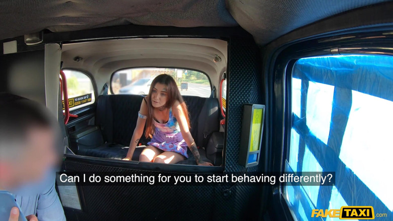 Fake Taxi: Fake taxi - ho rimorchiato la ragazza magra tatuata Tabitha Velenosa...