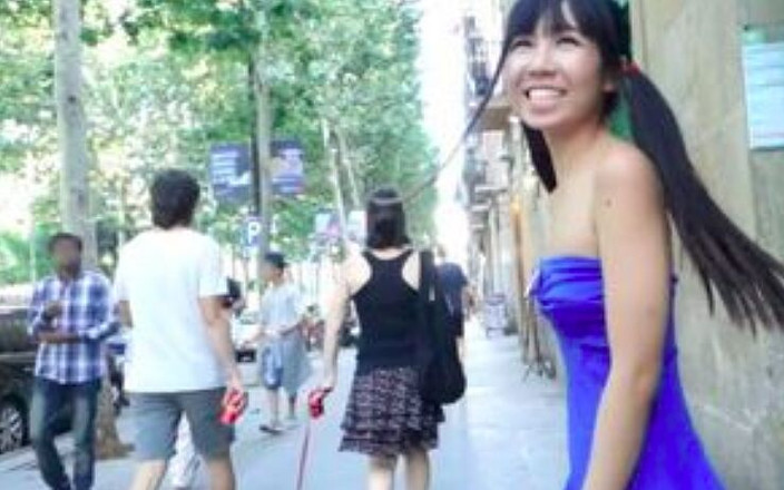 Littlesubgirl: Berjalan bogel di bandar!