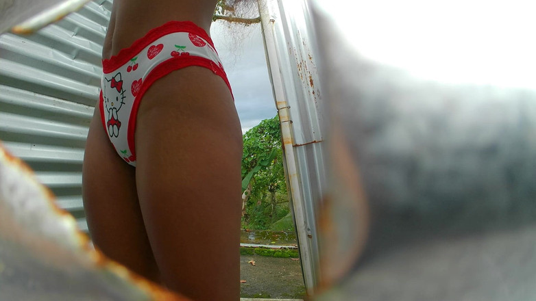 kloyesteicy: Cewek latina eksibisianis di kamar terbuka