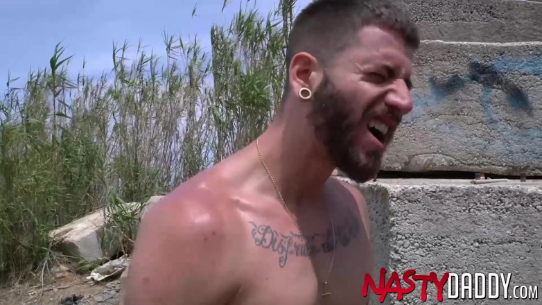 Nasty Daddy: NASTYDADDY - Matahală musculoasă bronzată însămânțată de un jock homosexual cu cerneală