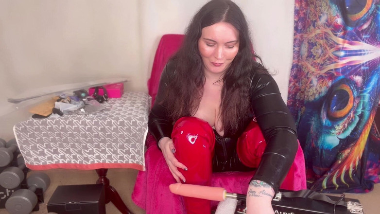 MissFFW: Slečna Ffw předvádí své nové hračky