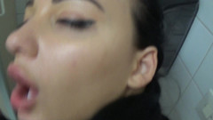 Amateur Homemade Porn: Sex s mojí nadrženou nevlastní sestrou na hotelové toaletě