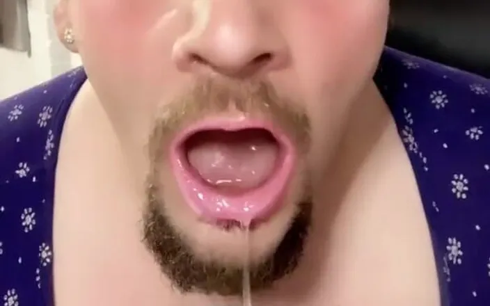 King Of Crossdress: Suck Objects