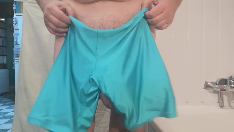 Monster_Meat_: Freeballing in lycra sportswear