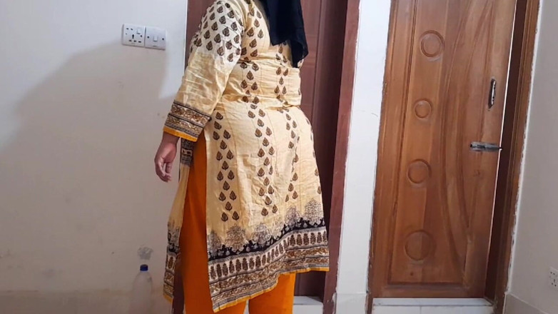 Aria Mia: Gros cul musulman et seins énormes