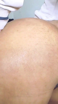 Der Hintern meiner Stieftochter ist sehr groß, perfekt für einen Anal