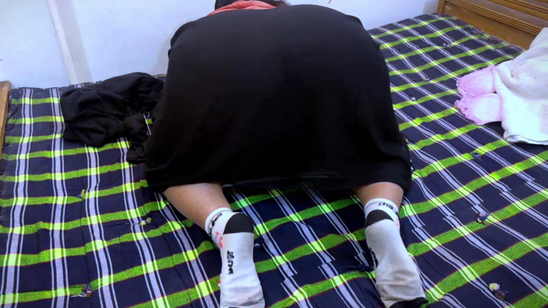 Your Boy's Cum: Gescheiden Indische hete vrouw toont haar enorme kont en poesje...