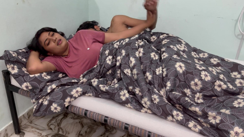 Hotty_ragini: Mi gran hermanastra estaba enojada conmigo, compartimos cama individual, audio...