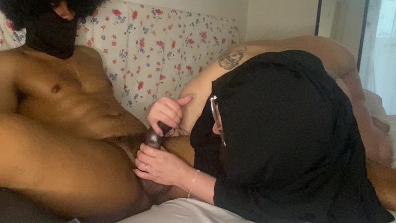 Daddykane: Madrastra casada argelina le encanta jugar con una gran polla...