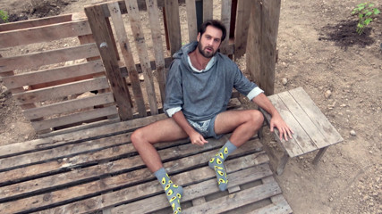 Kuzzi kuzzi socks: Хлопець на свіжому повітрі грає з членом і отримує величезний камшот на свої шкарпетки
