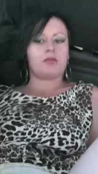 Francesa milf follada en coche por hermanastro mientras novio conduce