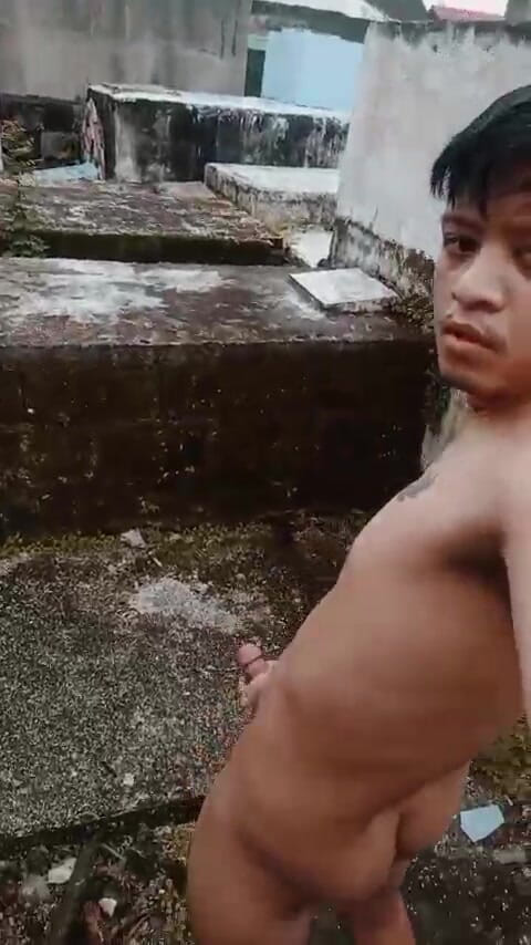 KrakenTwink: Esperando o padrasto ao ar livre! Pinoy Twink nua, pau...