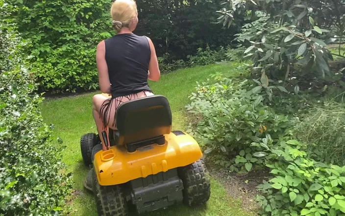 SluttyShanna: Squirting on a Lawnmower, You Must See This Horny MILF