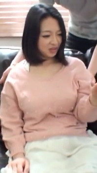 สาวมีสามีสง่างามในชุดชั้นในเซ็กซี่ ปลดปล่อยความต้องการลับๆ ในการเย็ดโรแมนติก -pt.2
