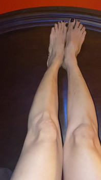 Wirklich sexy beine mit kleinen Füßen mit langen zehen