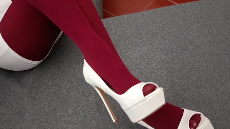 LauraOnHeels: Corps magnifique et vêtements sexy MILF