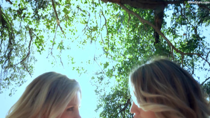 Lesbian Babe Stare: Awek blonde dan lesbian bertetek besar melakukan pengembaraan seksi di...