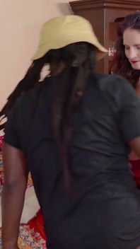 La Paresseuse De Christina Sapphire Se Transforme En Surprise À Grosse Noire