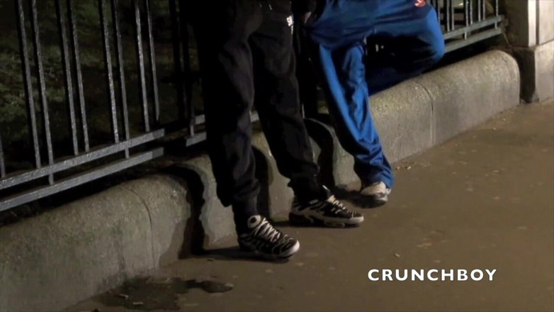 Sneaker gay: Sneaker exhib in the subway !! Risky