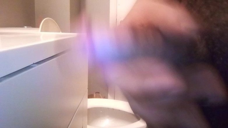 Quennelwhite: Masturbasi sebelum kencing