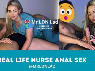 Mr LDN Lad: Анальна залежна справжня медсестра трахається в дупу в уніформі