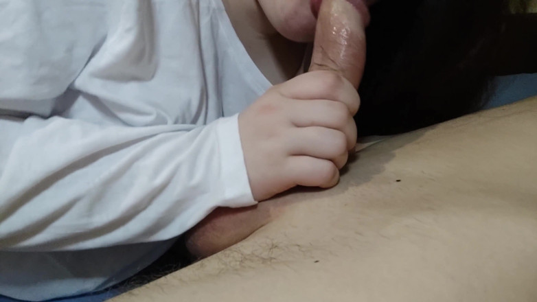 Cum Lust: Гаряча студентка смокче і глибоко смикає мене