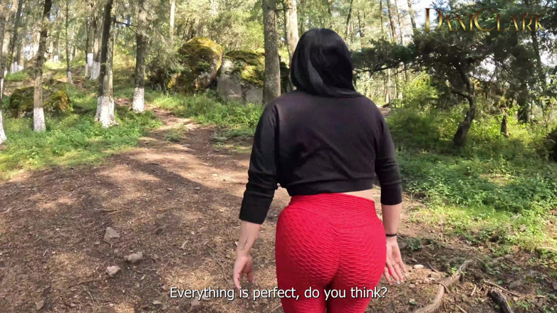 DaniClark: Mengongkek teman wanita saya di dalam hutan