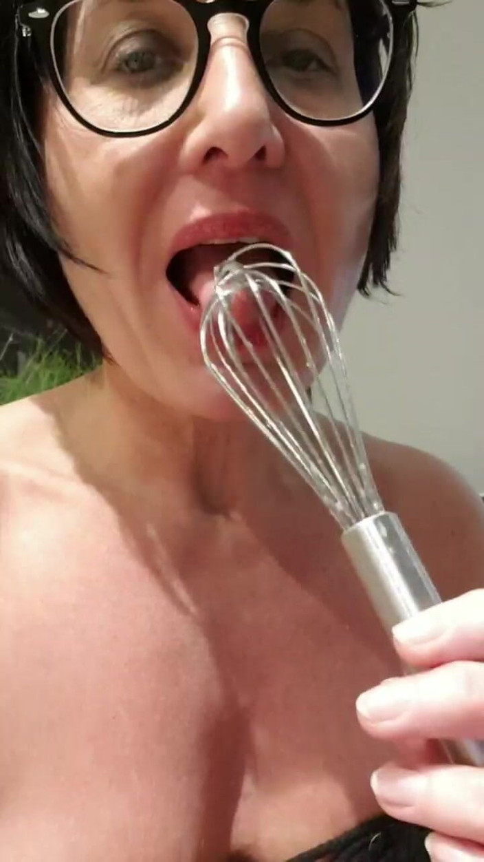 JulieEroticDress: Hook Play和glas假阳具被大量潮吹