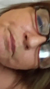 Sexy gepiercte reife in dessous und strümpfen wird gefickt und gesichtsbesamt