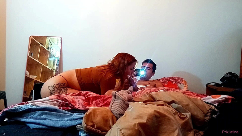 Bananacaseros: 계모의 방에서 발정난 거유 소녀 따먹기