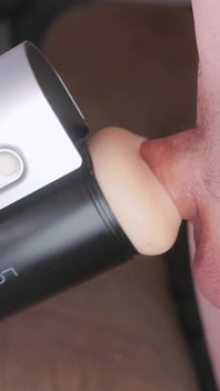 Solace spielzeug melkt einen creampie ohne hände