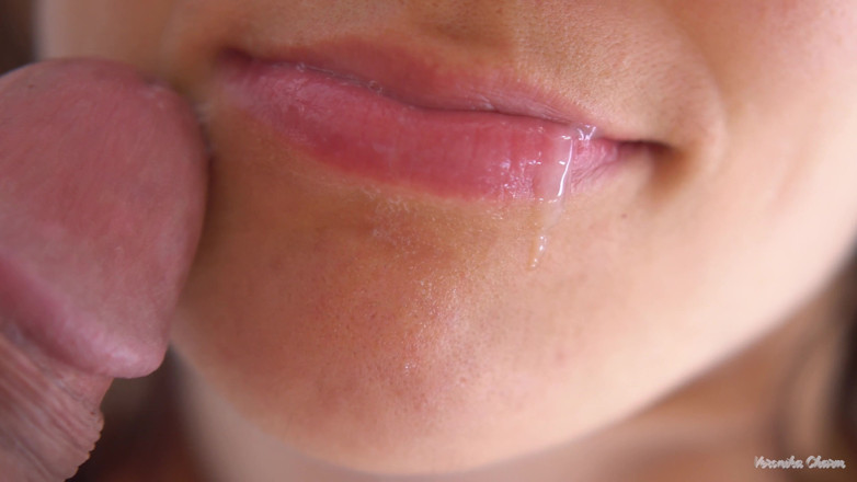 Veronika Charm: Súper primer plano semen en la boca, sus labios sensuales...