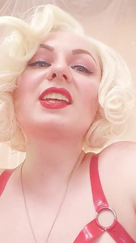 Compilación: sexy rubia con curvas milf - video de punto de vista de dominación femenina con cinturón en primer plano (Arya Grander)