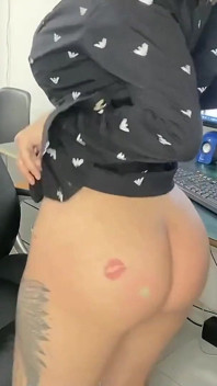 Masturbace a kouření v kanceláři s mým šéfem