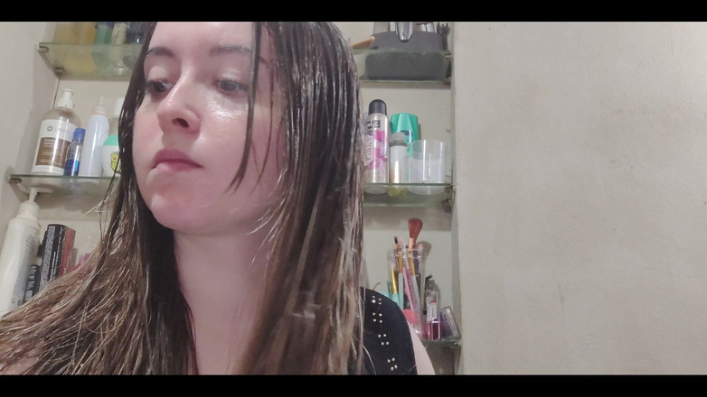 RavenHearth666VIP: Asciugami i capelli. Adoro come va da bagnato a secco...