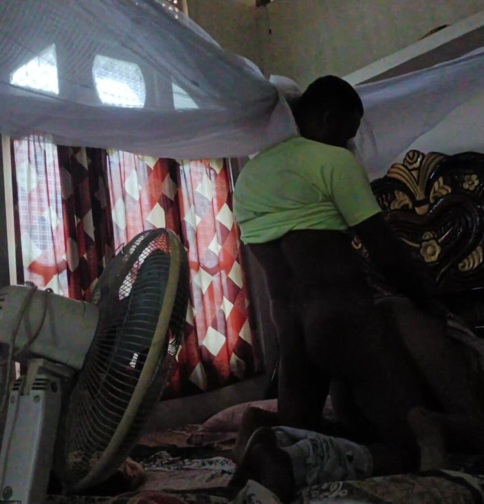 remotask7057: Tetangga desi bhabhi meneleponku ke rumah untuk bercinta, video seks...