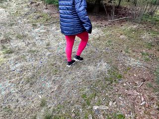 Bouncy Tits Action: Обнаженная за пощечину сисек на улице