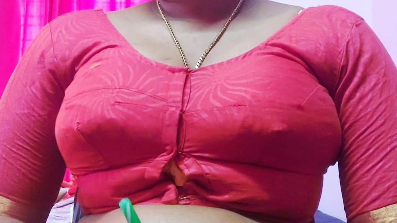 Desi Mohini: レッドチリホットデシMILFのインドの男の子とのセックス