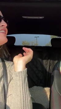 Railed i bilen efter brunch av Young Stud