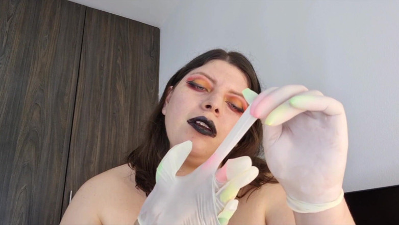 Alice H: Knullar dildo med kondom- och latexhandskar
