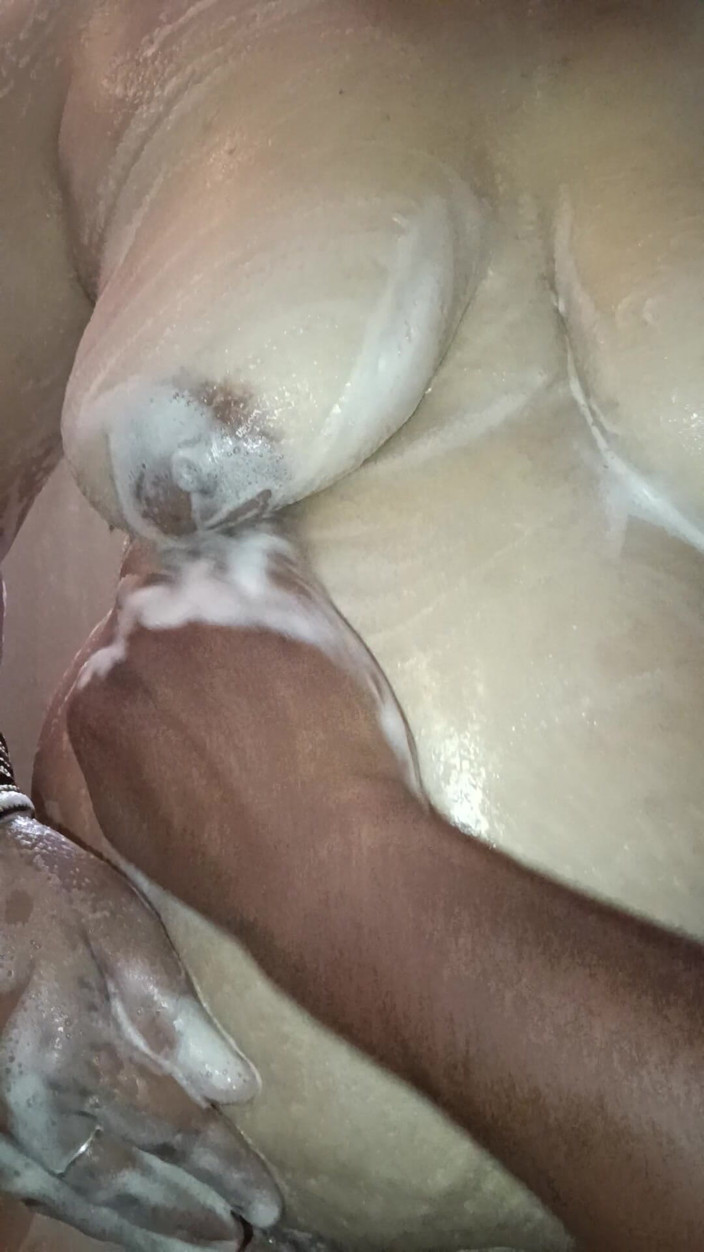 Muruga: Tante toont badkamer