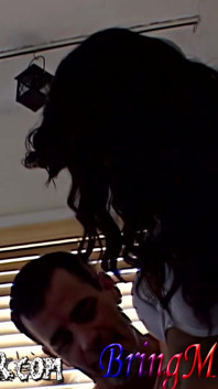 Gadis remaja kulit hitam ini dientot sama kontol besar abang tirinya untuk pertama kalinya