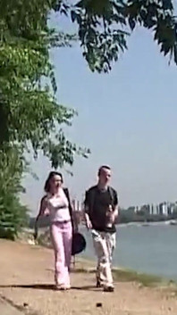GF och BF blir kåta på stranden och bestämmer sig för att ha sex utomhus