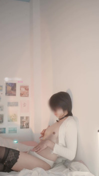 Linda asiática femboy con garganta profunda corrida